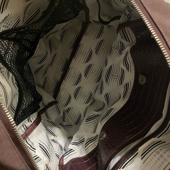 Dark purple(eggplant) Lululemon gym bag with long strap and removable makeup bag - Picture 4 of 4